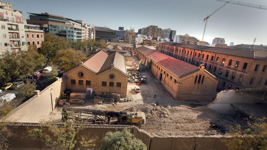 Imagen del derribo de las antiguas instalaciones de Tabacalera en València.