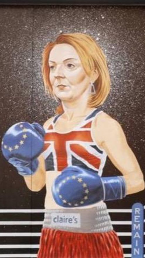 Caricatura de la dura Liz Truss como boxeadora