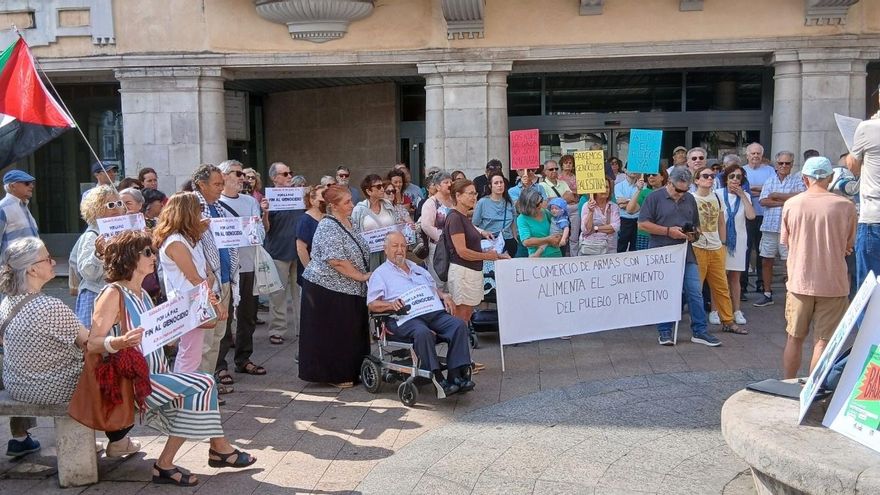 Concentración en Santander de PararLaGuerra.Es por el fin del "genocidio" en Gaza