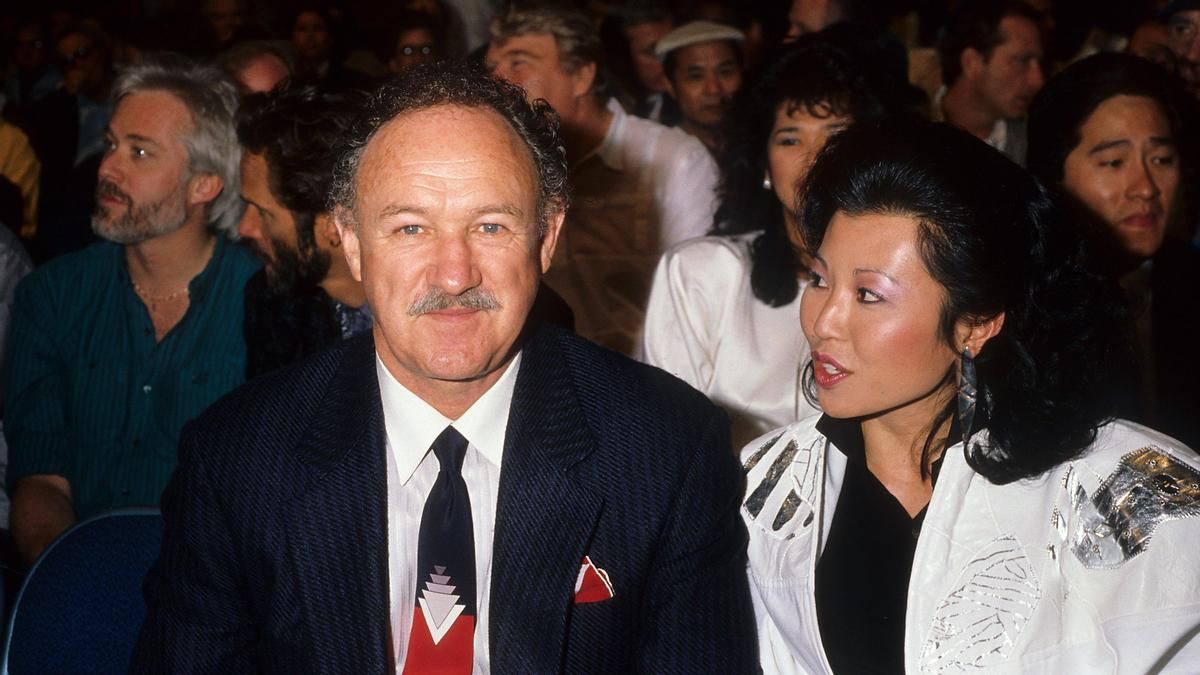 El actor Gene Hackman junto a su mujer Betsy Arakawa en Los Ángeles en 1986.