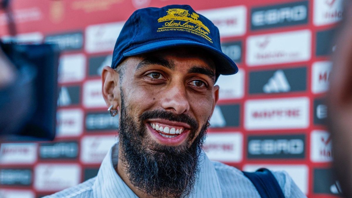 Borja Iglesias: "Ojalá se metan delante de una portería con una bandera de Palestina cuando vaya a chutar yo y anulen el gol"