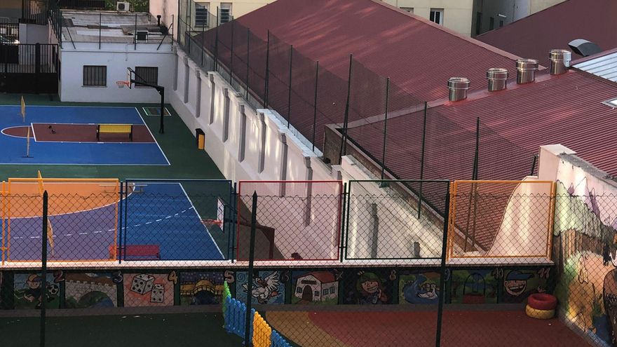 Un colegio de Madrid se rebela contra las cocinas fantasma abiertas junto a su patio