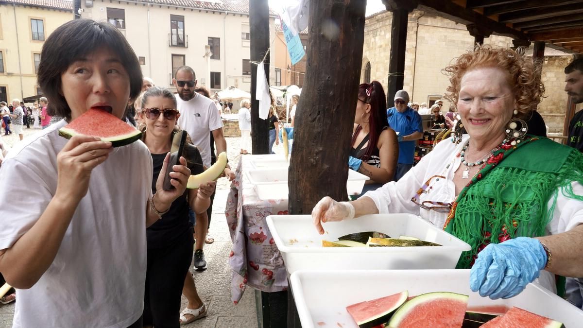 La Melonera pone color y tradición a la Plaza del Grano en León