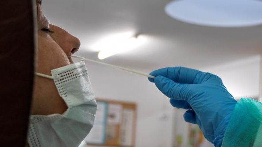 Repuntan los contagios de COVID-19 en Canarias, con 287 más y tres muertes en 24 horas