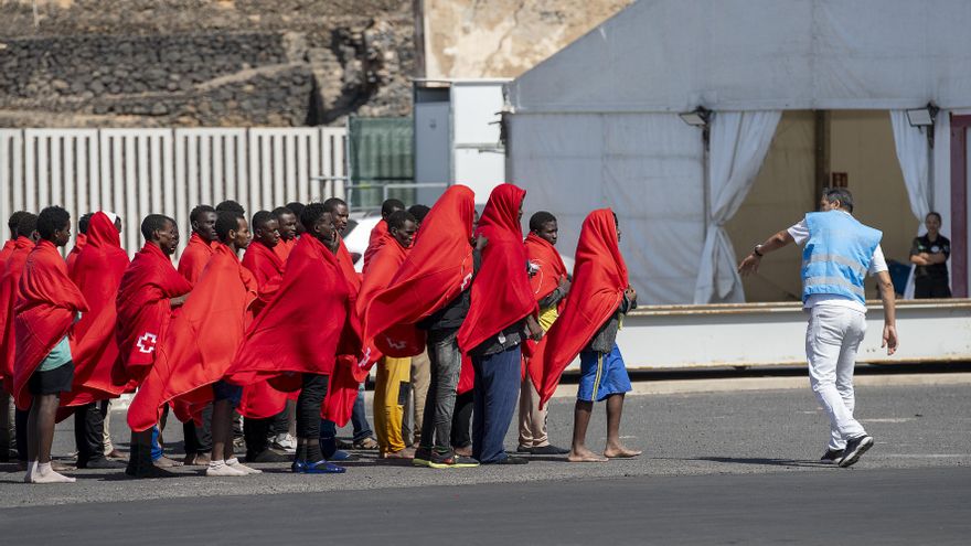 La delincuencia no crece con el aumento de pateras: los datos que desmontan la conexión alimentada por la derecha