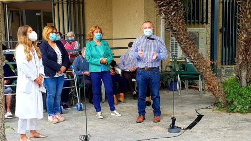 La consejera Marivi Broto visita la residencia de mayores de Borja