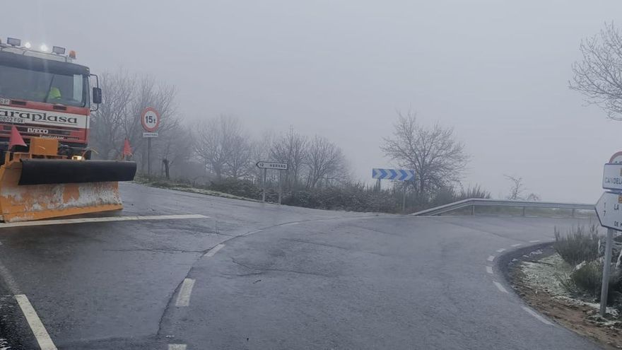 Abiertas al tráfico las carreteras cacereñas afectadas por la nieve