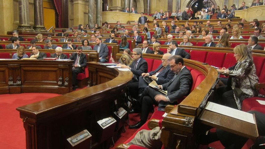 La CUP abandona el pleno en protesta por la sentencia de condena del bloqueo al Parlament