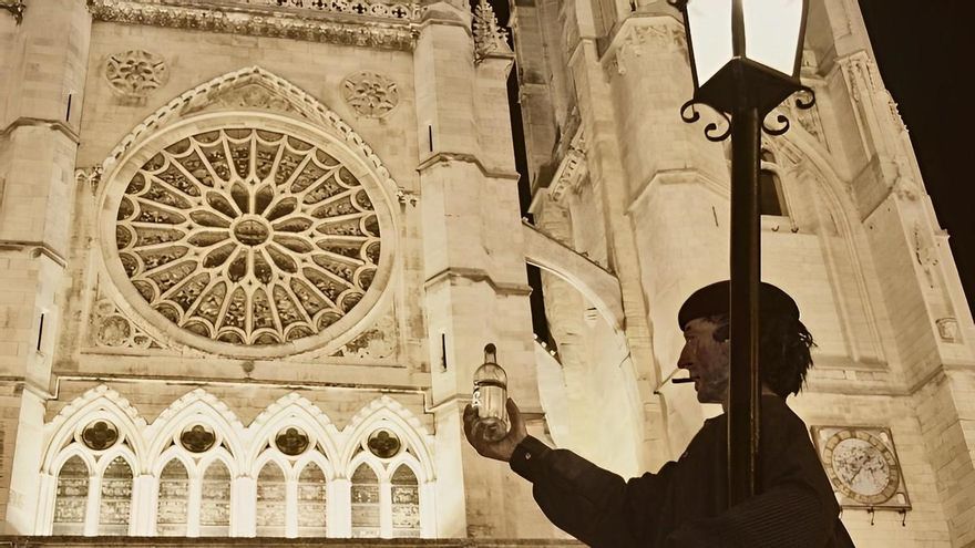 Genarín 'resucita' al tercer año, el desarrapado borrachín que lidera en León una religión canalla en plena Semana Santa