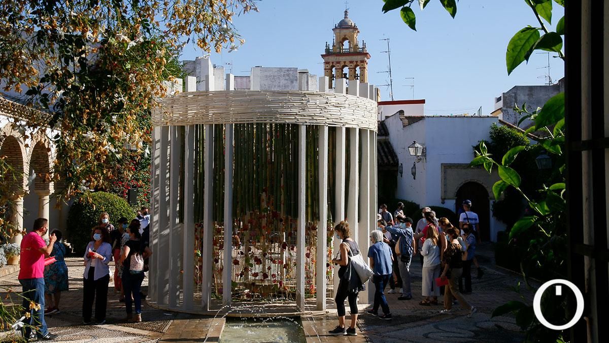 Instalación de Flora 2021 en el Palacio de Viana