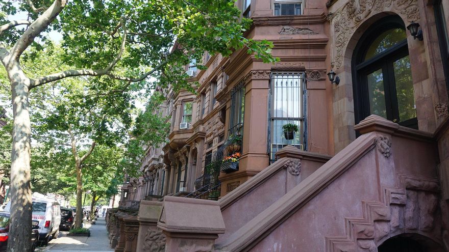 Brownstones houses en el corazón de Harlem.