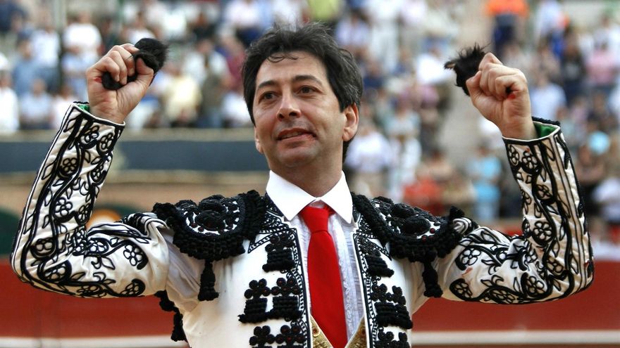 Okupas, "violencia intrafamiliar" e "inmigrantes ilegales": el PP gobernará València con las medidas ultras de Vox