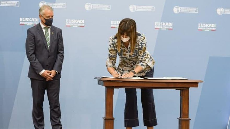 Urkullu y Mendia escenifican el éxito del diálogo social sin menciones a la ausencia de la mayoría sindical