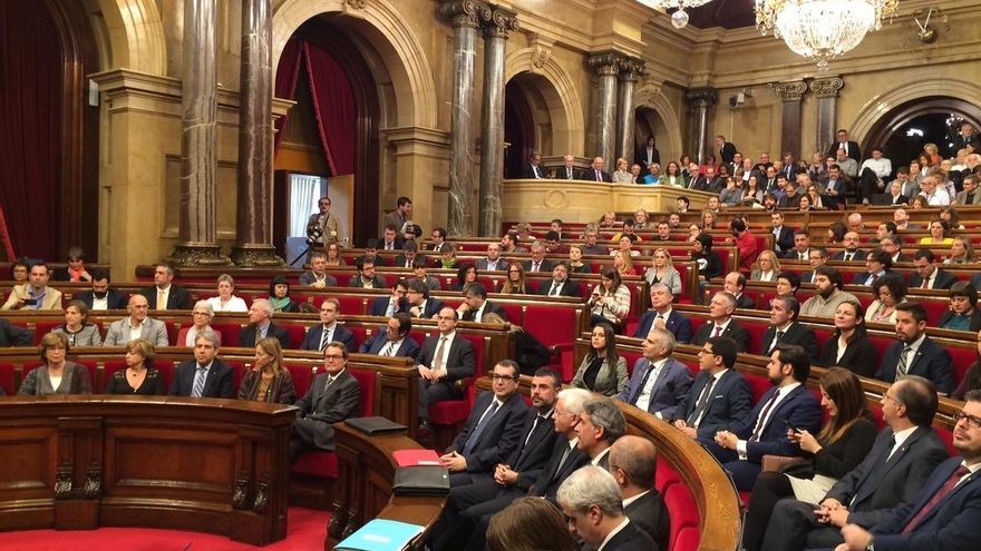 JxSí y CUP acuerdan declarar en un Pleno del Parlament el "inicio del proceso" hacia una república catalana