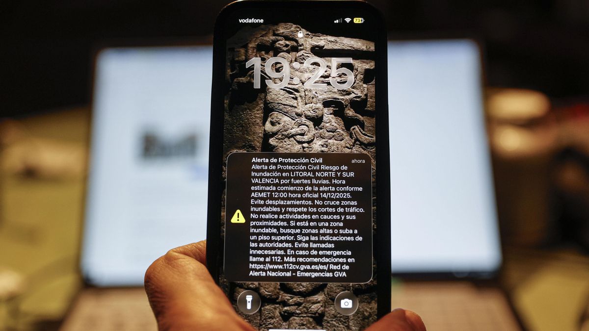 La AEMET activa avisos de nivel 'rojo' en Andalucía y Valencia ante lluvias torrenciales