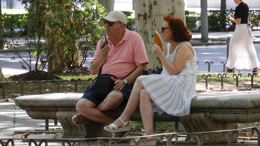 Madrid falla en su respuesta al calor y escasea en refugios climáticos: "Cerrar parques ante cualquier alerta es un error"