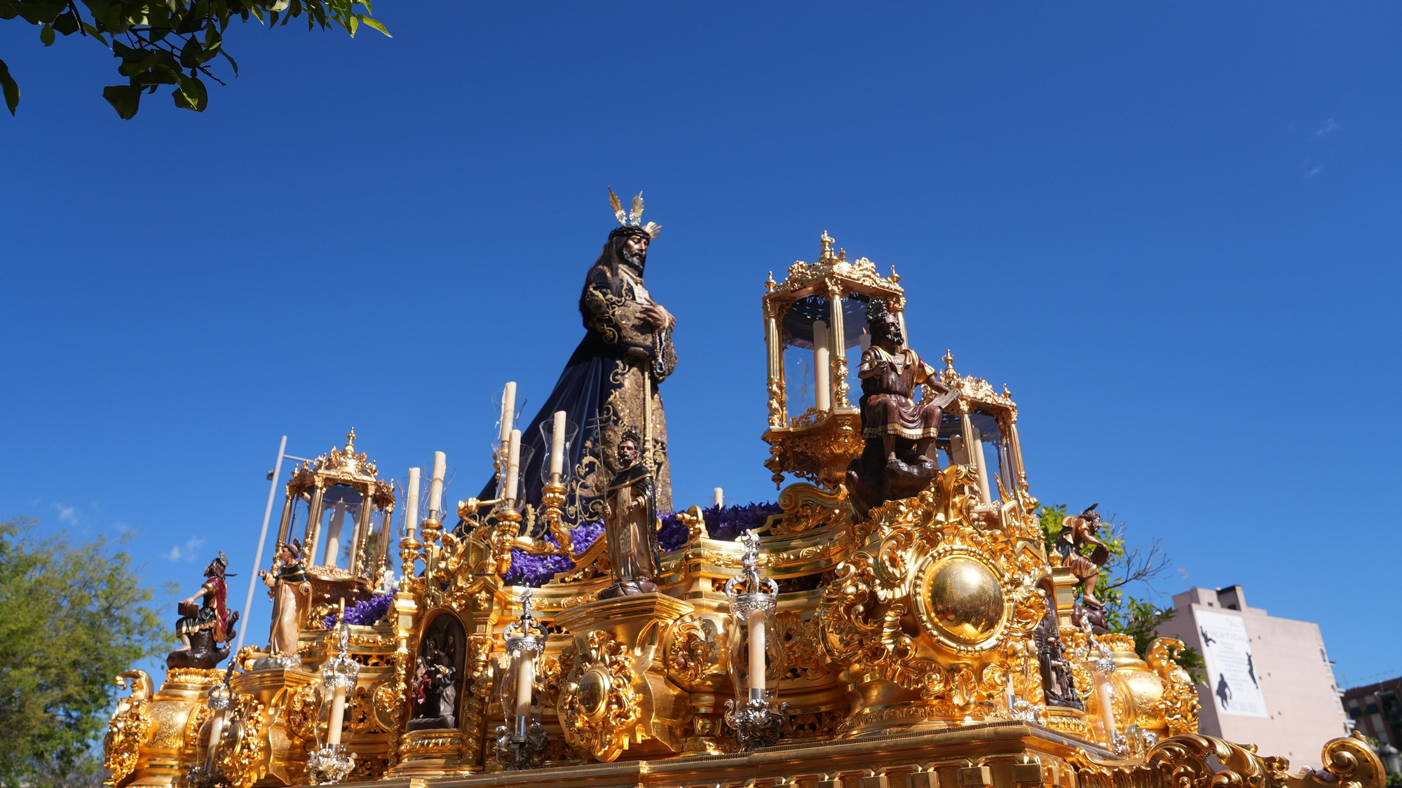 Salida procesional de la Hermandad del Rescatado, en imágenes