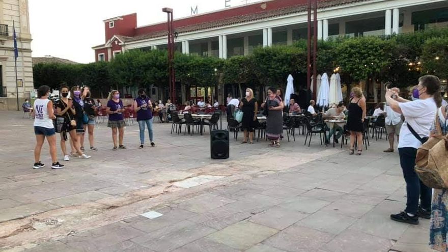 Concentración en defensa de los derechos de las niñas y mujeres afganas