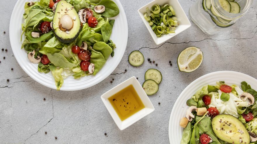 Con mostaza, zumo de limón o pesto: una ensalada de anchoas donde el toque especial está en los aliños