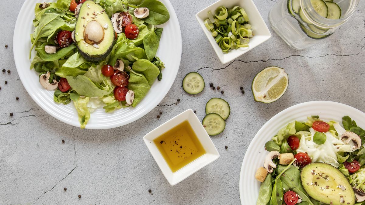 Con mostaza, zumo de limón o pesto: una ensalada de anchoas donde el toque especial está en los aliños