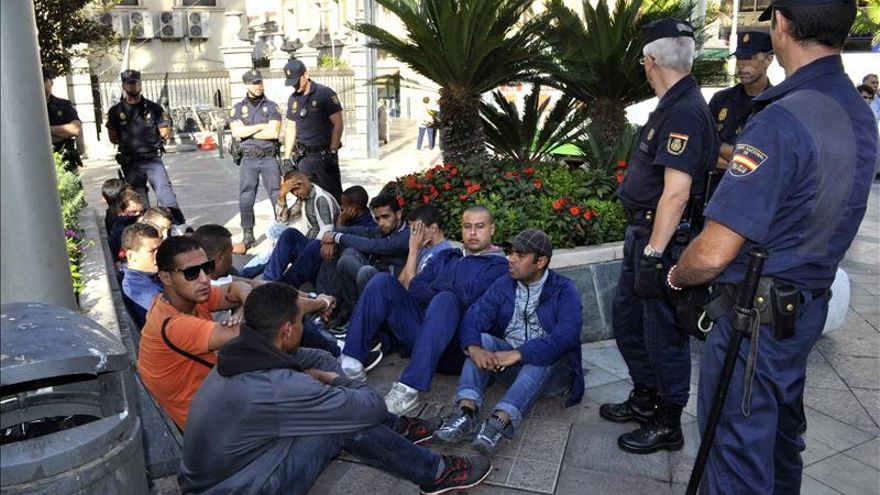 Detenidos 15 inmigrantes indocumentados al iniciar una huelga de hambre en Ceuta