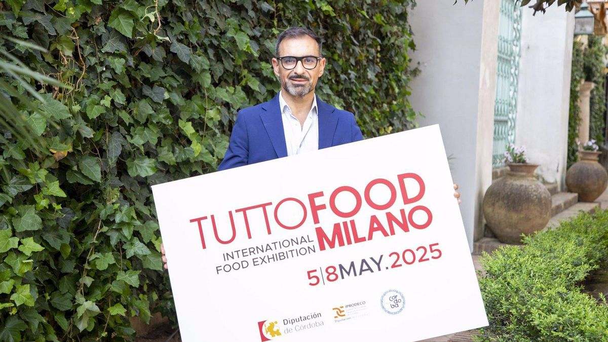 El delegado de Desarrollo Económico, Promoción y Empleo, Félix Romero, presenta la participación en 'Tuttofood' en Milán.