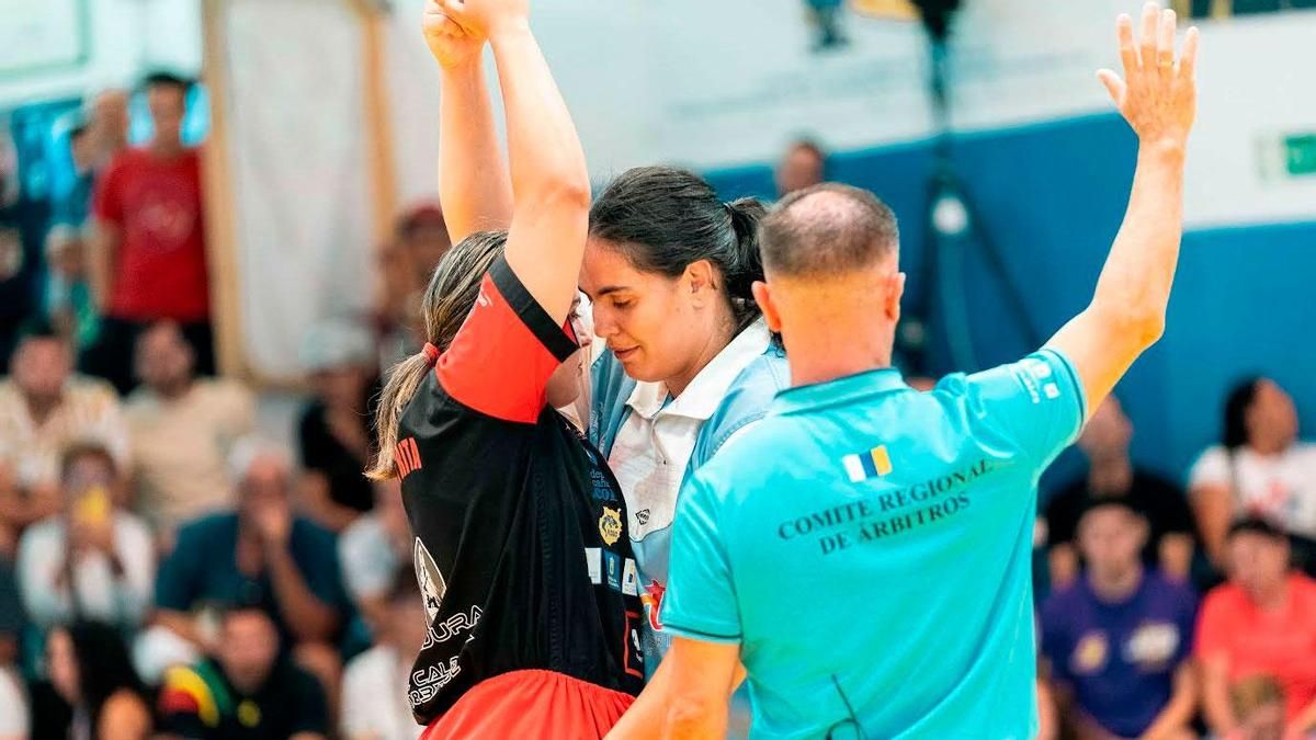 La Federación de Lucha Canaria reúne a sus árbitros en una jornada técnica