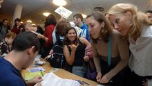 1.600 estudiantes pierden su Erasmus en 2013, mientras emigran 43.000 titulados
