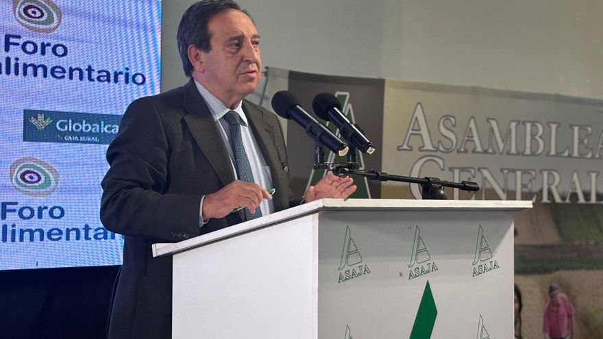 El presidente de Asaja, Pedro Barato, en la asamblea de Asaja en Cuenca