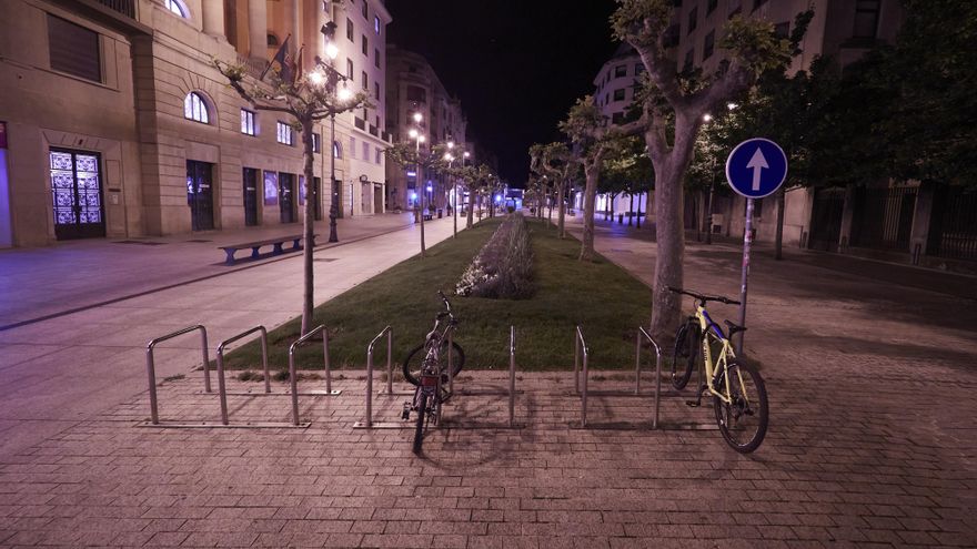 Archivo - Avenida Carlos III vacia alrededor de la media noche