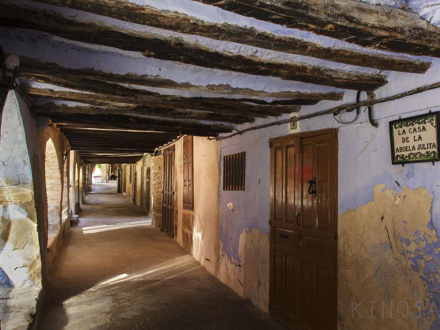 Soportales en La Fresneda.