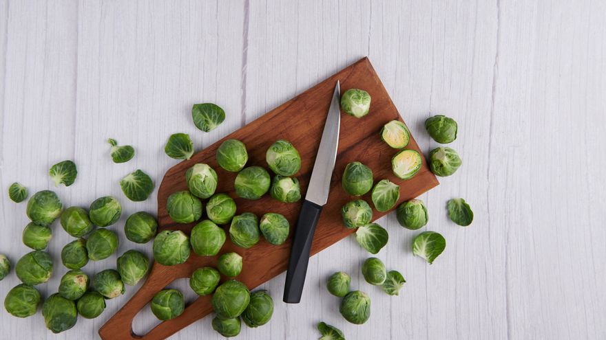 Las coles de bruselas son un buen acompañamiento para platos más fuertes como carnes o pescados grasos