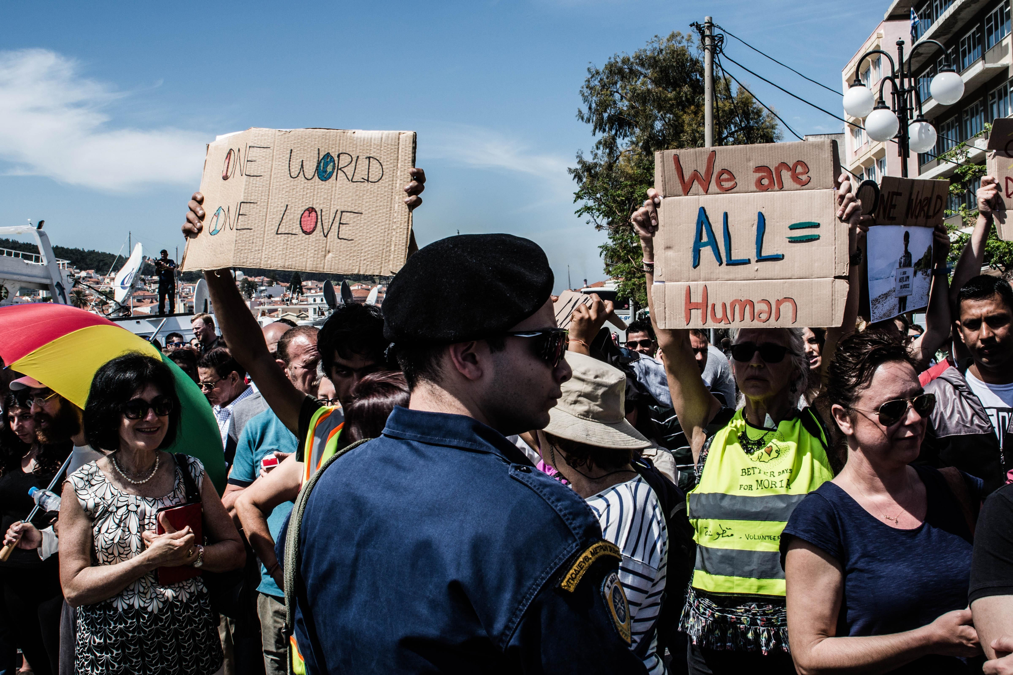 Protesta en el puerto de Mytilini, en la isla de Lesbos