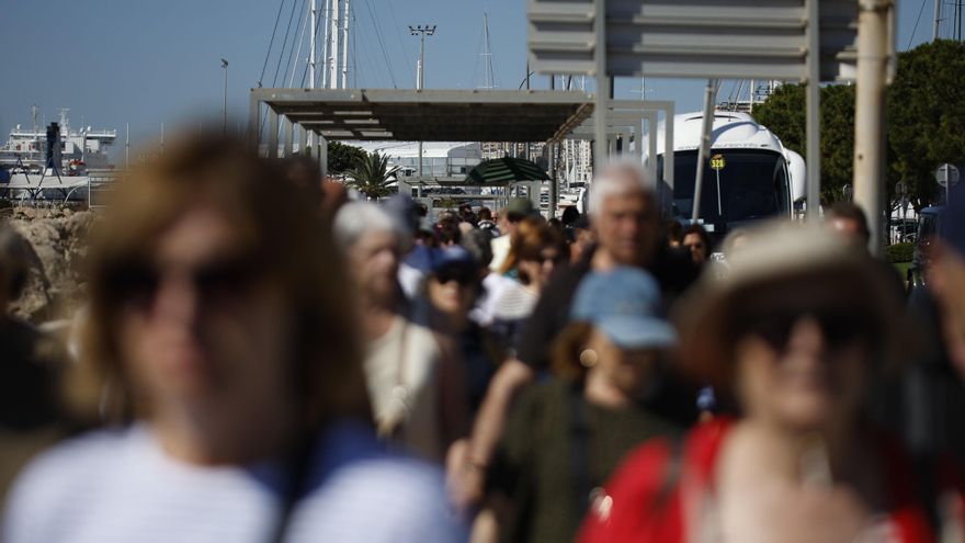 Cinco cruceros y más de 7.000 pasajeros en un solo día en Palma: "No puedes pasear tranquilo ni tomarte un café"