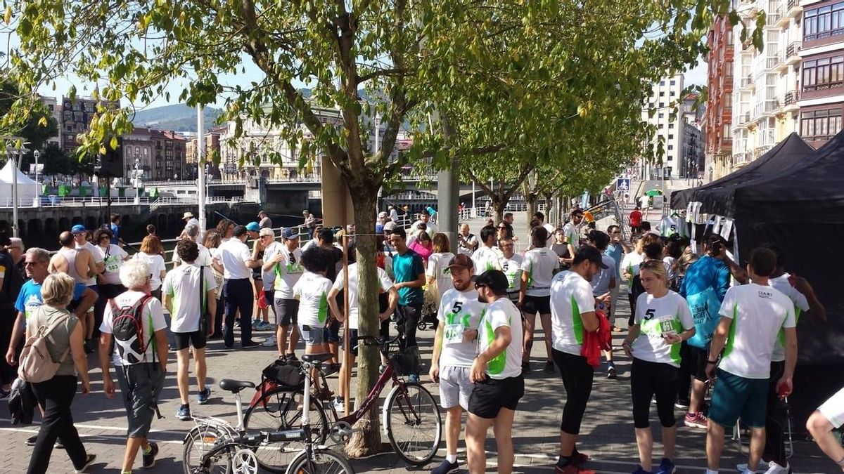 Más de 400 personas participan en la 'Bilbao Refugio' para visibilizar los obstáculos que padecen los refugiados