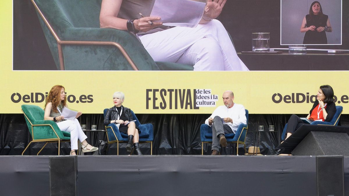 Neus Tomàs, Remedios Zafra, Santiago Alba Rico y Judith Carrera discuten 'La verdad en la esfera pública'.