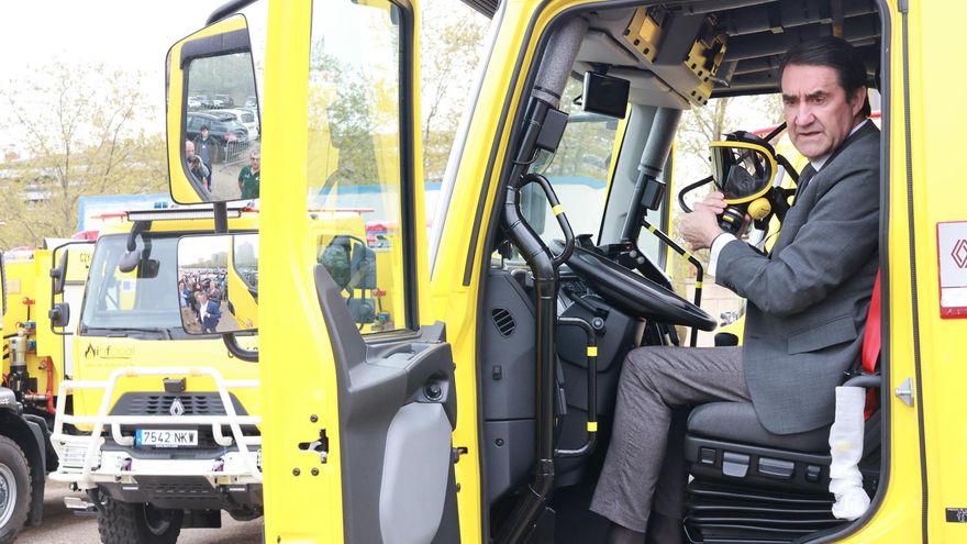 La Junta de Castilla y León sigue contratando a empresas privadas el operativo antiincendios pese a prometer que sería público