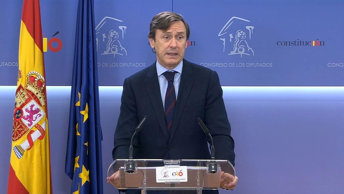 Hernando (PP) asegura que Cifuentes "debería ir dejando su presencia en la política"