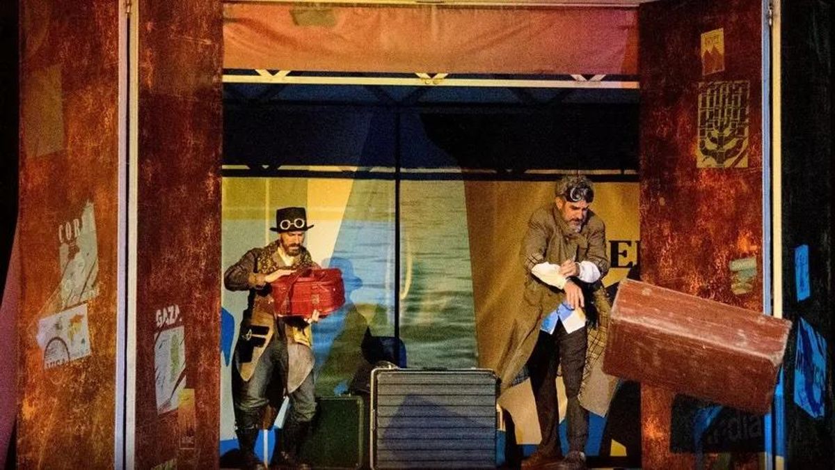 Santa Cruz de La Palma lleva el teatro a la calle con la representación de La Maleta en la Plaza de Santo Domingo