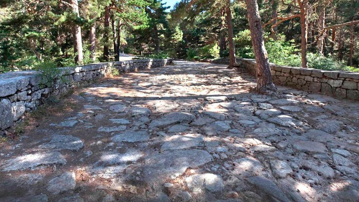 Calzada romana de la Fuenfría.