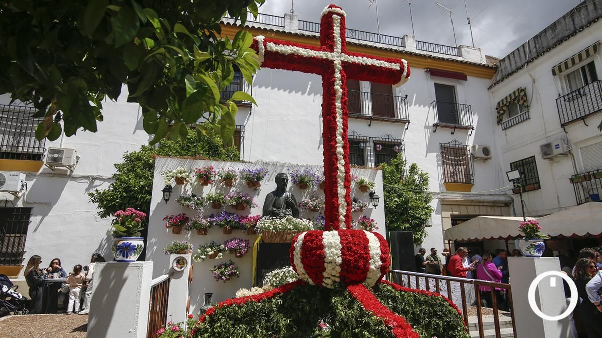 Cruz de mayo de la Hermandad de Jesús Nazareno en la Plaza del Padre Cristóbal