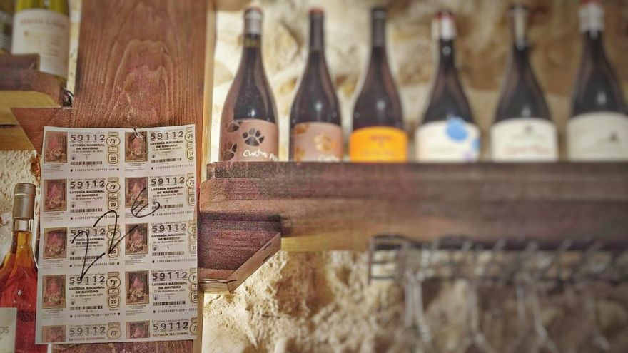 Cuando cobrar más de 20 euros el décimo de Lotería de Navidad es ilegal: una práctica que se extiende con gran impunidad