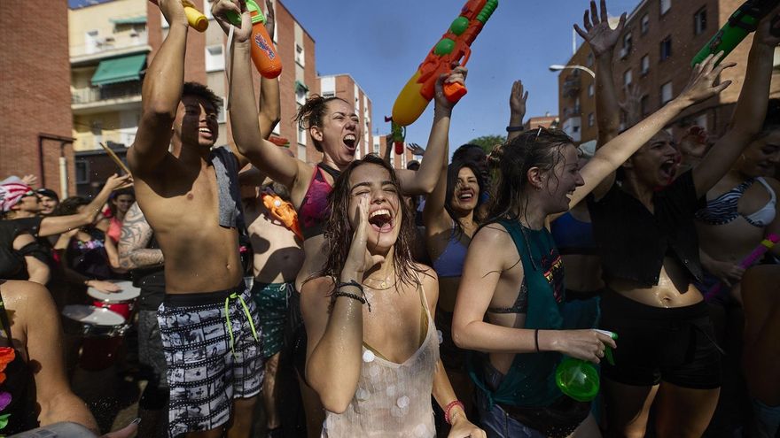 Gritos, risas y agua en la Batalla Naval.