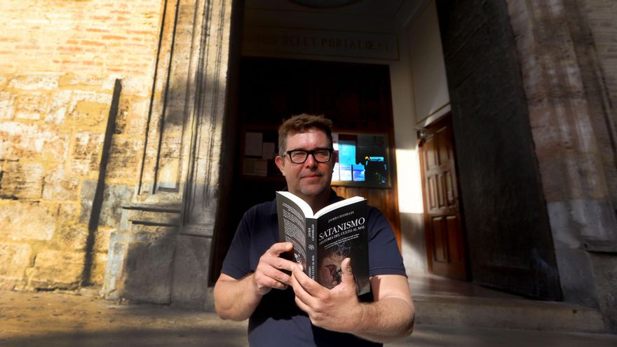 Javier Cavanilles, periodista: "Millones de americanos ven a Trump como un mesías que se enfrenta a las fuerzas de Satán"