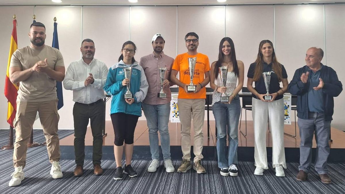 Entrega  de premios a los ganadores  del  Campeonato de Canarias Absoluto de Ajedre.