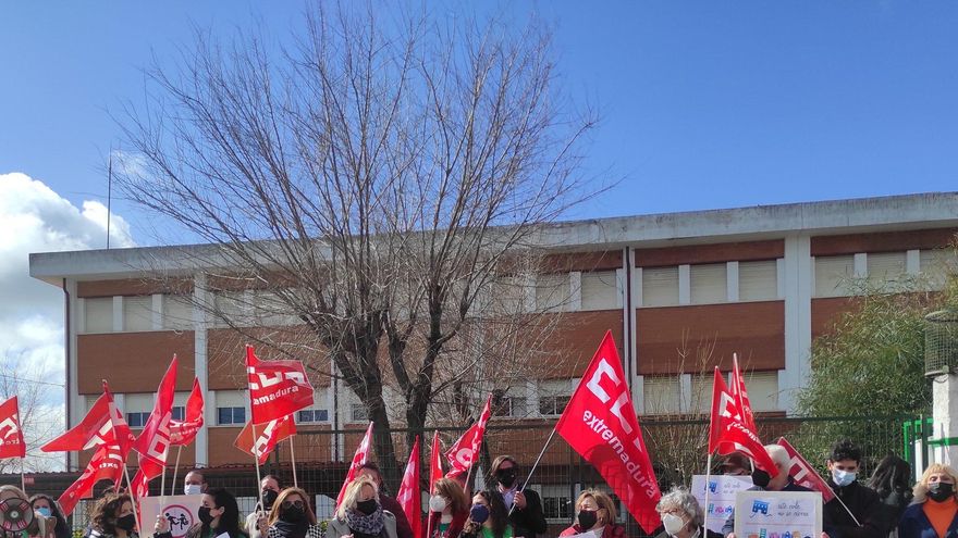 Cierre de colegios públicos en barrios desfavorecidos, un fracaso de la Junta según Podemos y Depex