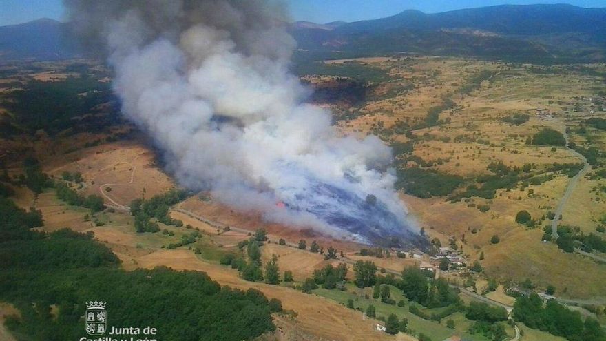 El foco muy cerca de una de las poblaciones del municipio leonés de Riello.