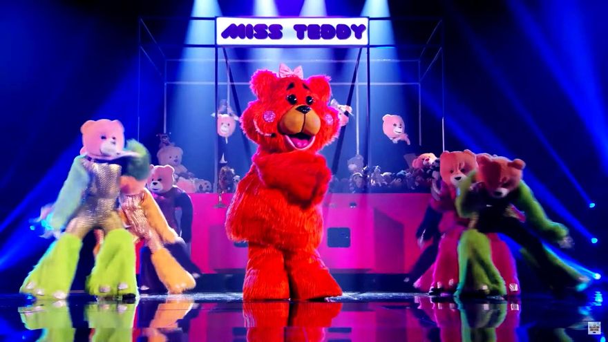 'The Masked Singer USA' descubrió a su cazarrecompensas y a una actriz de 'Ally McBeal'