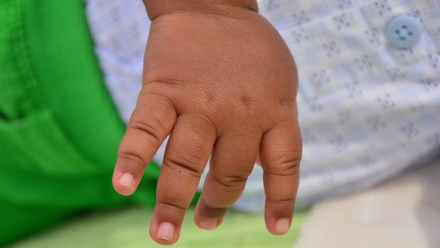 Una madre soltera de trillizos consigue que una jueza le conceda también el permiso de paternidad