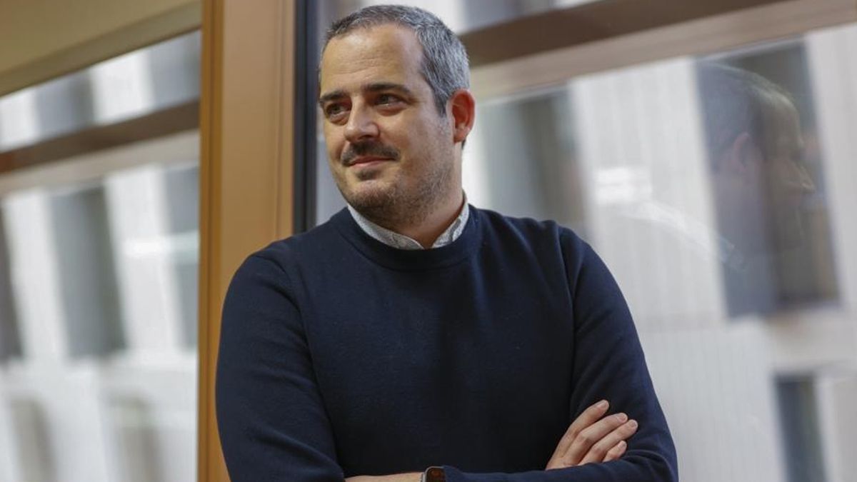 El jefe de gabinete de Illa, investigado por el presunto desvío de fondos de una fundación durante su etapa de alcalde